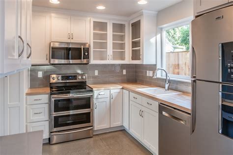 pine cabinets with stainless steel appliances white counter tops|non white countertops with appliances.